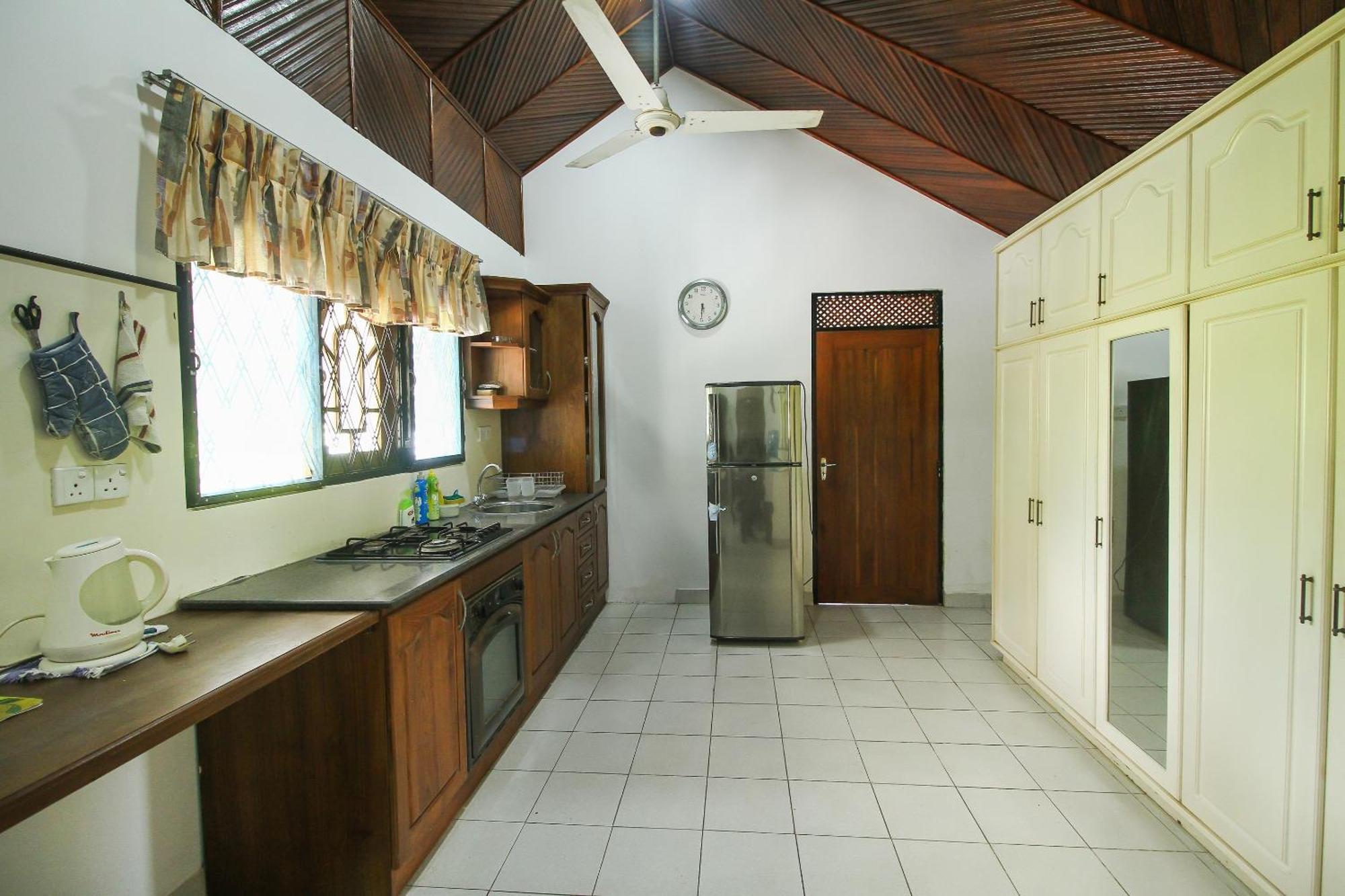 Lioni Holidays Villa Negombo Room photo