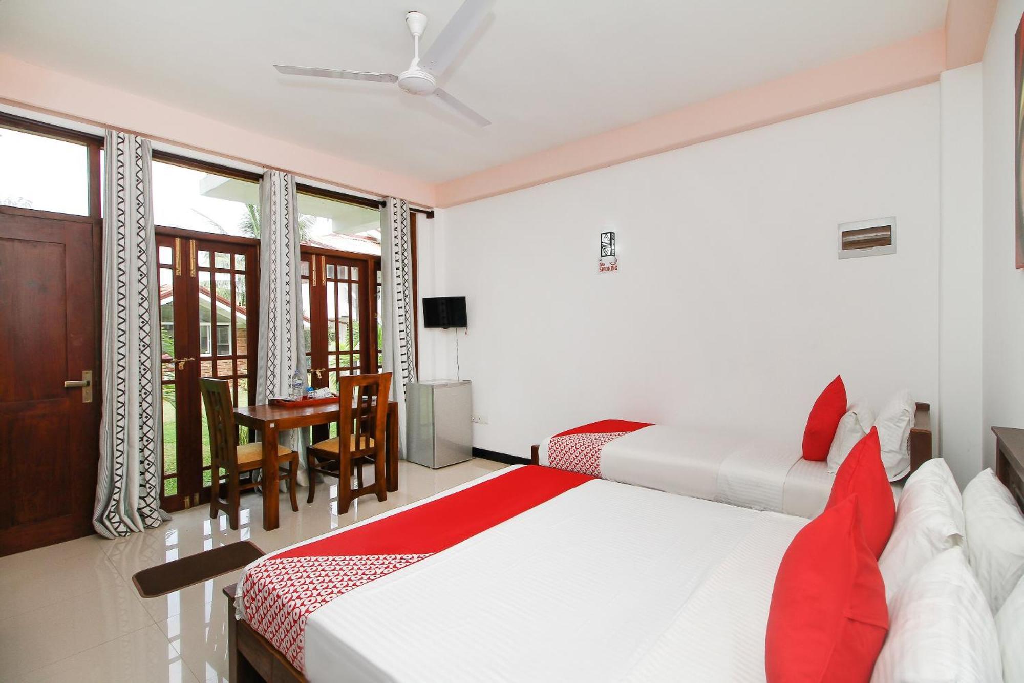 Lioni Holidays Villa Negombo Room photo